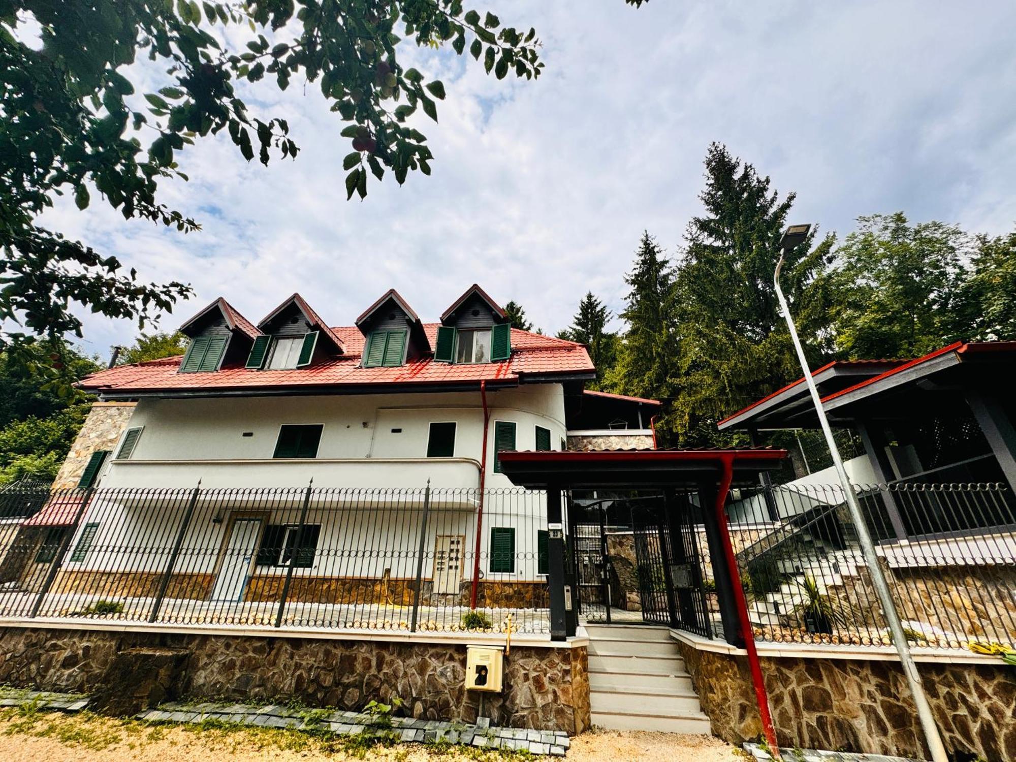 Ylly Aparts Brasov Bagian luar foto